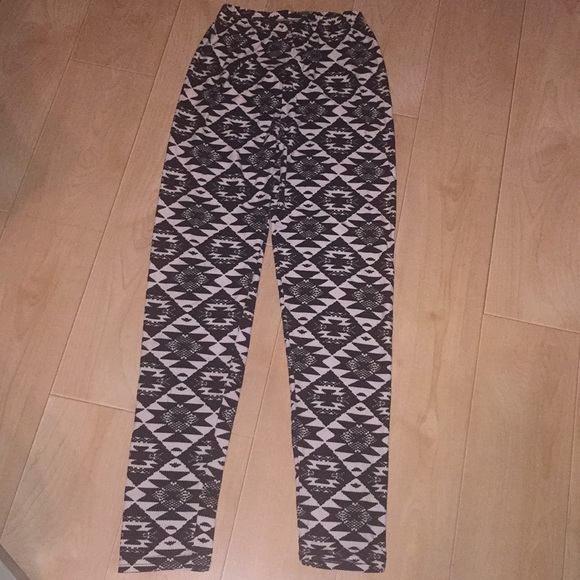 Black and white Aztec print leggings - Picture 1 of 2